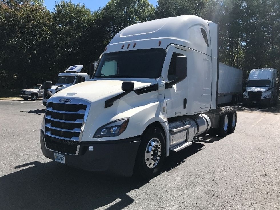 Sleeper Tractor-Heavy Duty Tractors-Freightliner-2022-T12664ST-Conover-NC-470,278\n\t\tmiles-$ 71,750 - Image 3