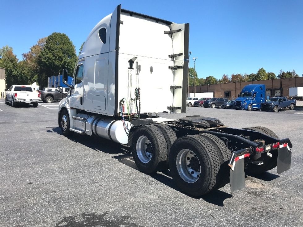 Sleeper Tractor-Heavy Duty Tractors-Freightliner-2022-T12664ST-Conover-NC-470,278\n\t\tmiles-$ 71,750 - Image 5