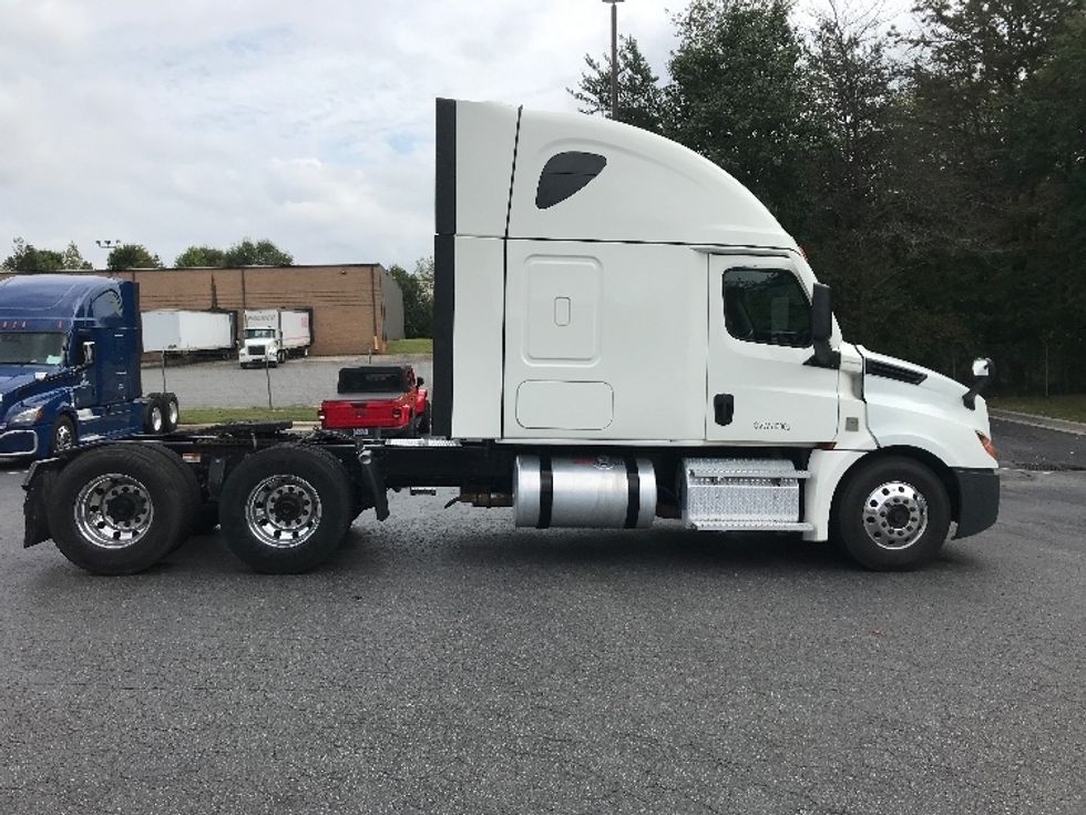 Sleeper Tractor-Heavy Duty Tractors-Freightliner-2022-T12664ST-Conover-NC-470,278\n\t\tmiles-$ 71,750 - Image 8