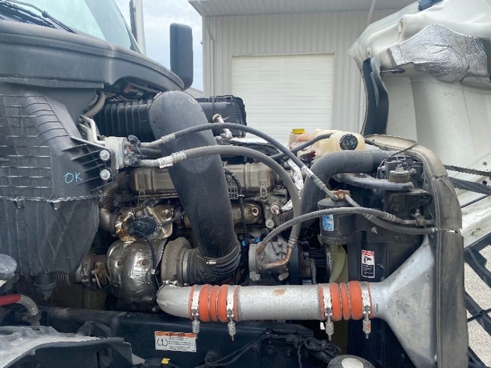 Sleeper Tractor-Heavy Duty Tractors-Freightliner-2022-T12664ST-Corbin-KY-429,558\n\t\tmiles-$ 77,500 - Image 19