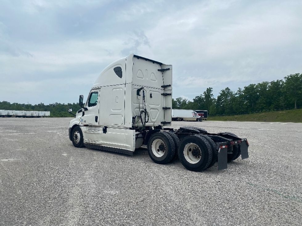 Sleeper Tractor-Heavy Duty Tractors-Freightliner-2022-T12664ST-Corbin-KY-429,558\n\t\tmiles-$ 77,500 - Image 3