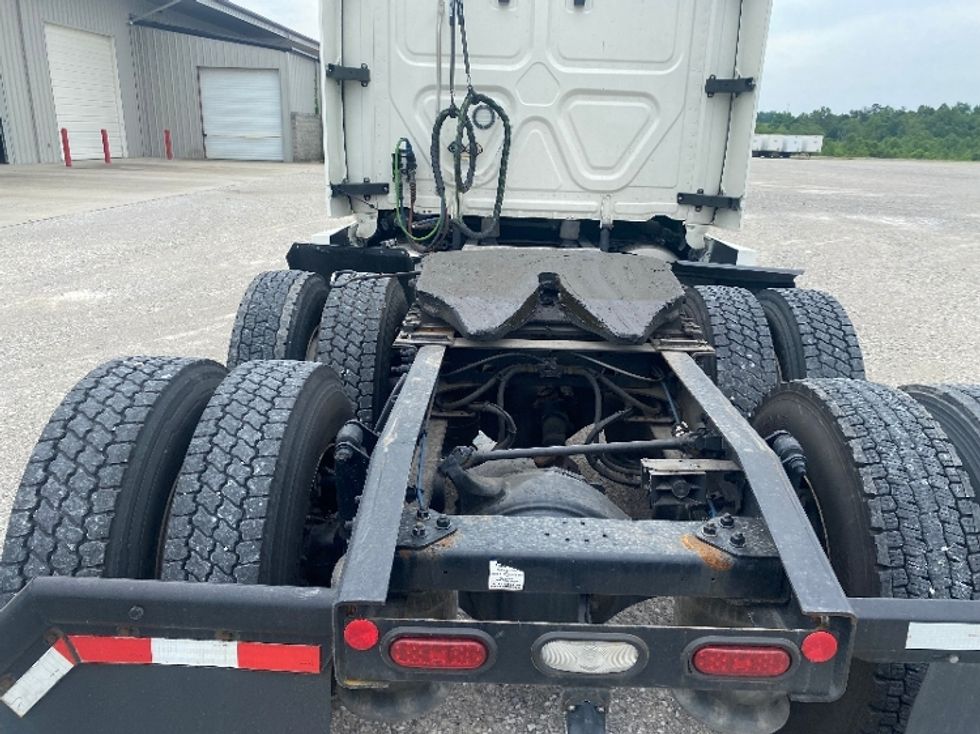 Sleeper Tractor-Heavy Duty Tractors-Freightliner-2022-T12664ST-Corbin-KY-429,558\n\t\tmiles-$ 77,500 - Image 9