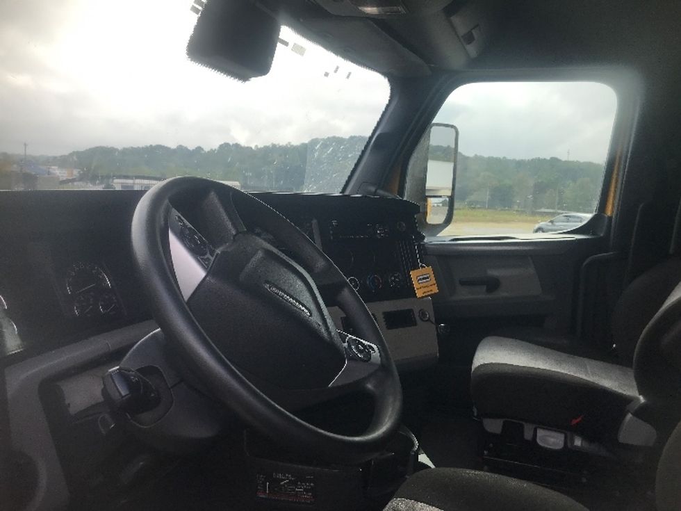 Sleeper Tractor-Heavy Duty Tractors-Freightliner-2022-T12664ST-Corbin-KY-431,754\n\t\tmiles-$ 71,000 - Image 10