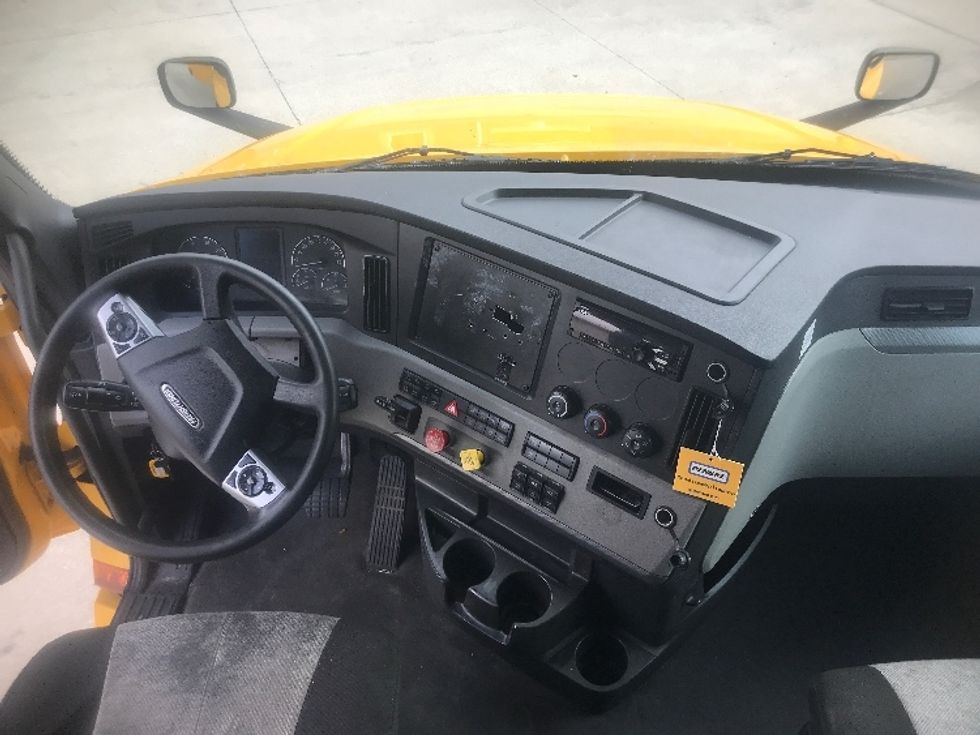 Sleeper Tractor-Heavy Duty Tractors-Freightliner-2022-T12664ST-Corbin-KY-431,754\n\t\tmiles-$ 71,000 - Image 12