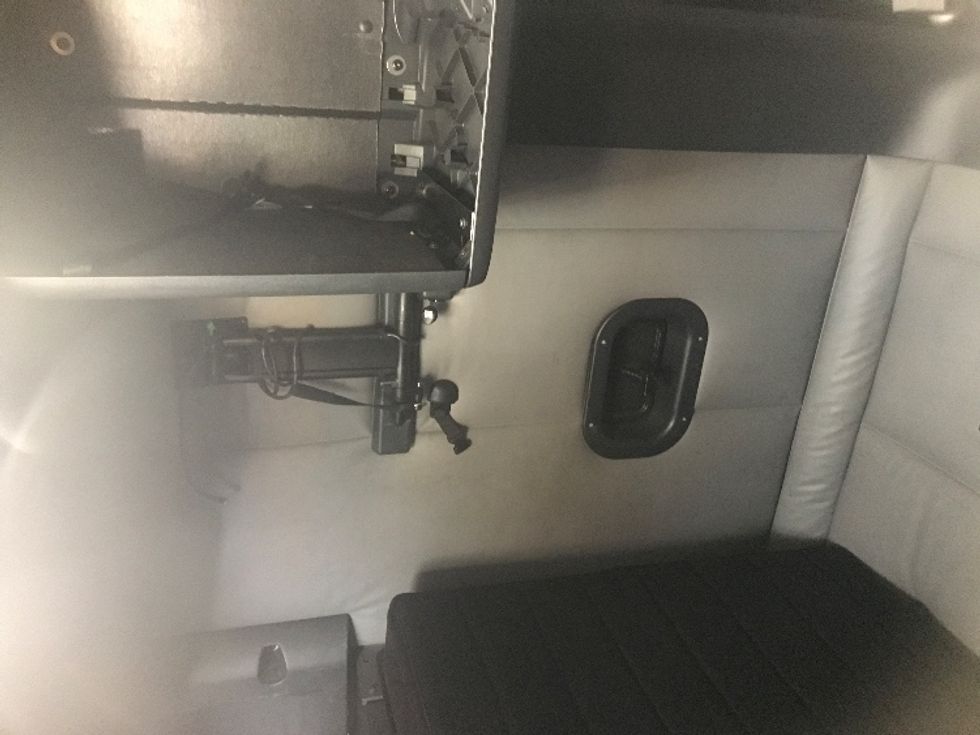 Sleeper Tractor-Heavy Duty Tractors-Freightliner-2022-T12664ST-Corbin-KY-431,754\n\t\tmiles-$ 71,000 - Image 19