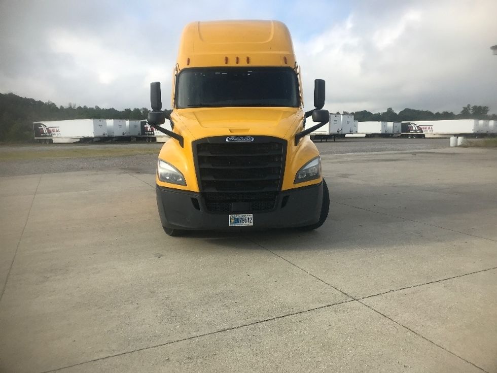 Sleeper Tractor-Heavy Duty Tractors-Freightliner-2022-T12664ST-Corbin-KY-431,754\n\t\tmiles-$ 71,000 - Image 2