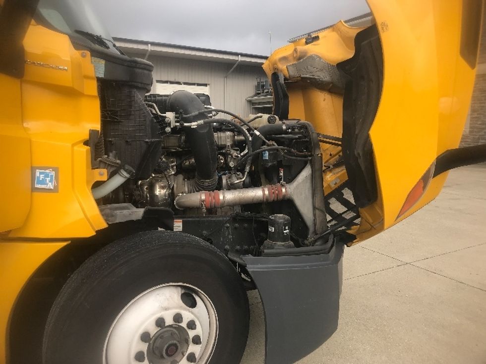 Sleeper Tractor-Heavy Duty Tractors-Freightliner-2022-T12664ST-Corbin-KY-431,754\n\t\tmiles-$ 71,000 - Image 20