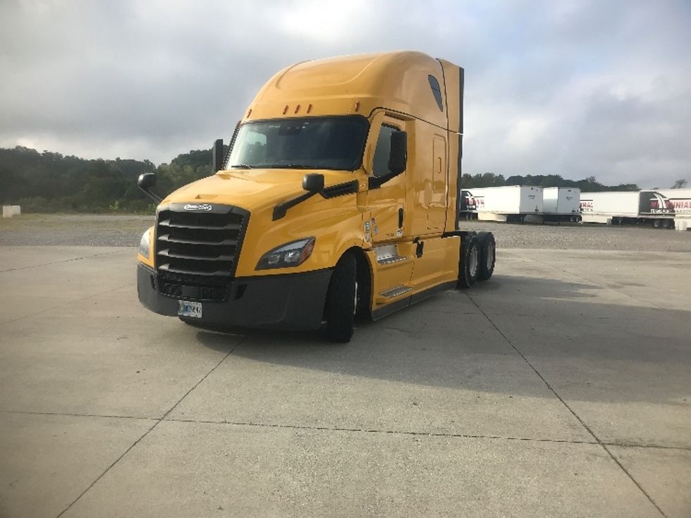 Sleeper Tractor-Heavy Duty Tractors-Freightliner-2022-T12664ST-Corbin-KY-431,754\n\t\tmiles-$ 71,000 - Image 3