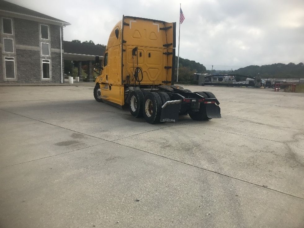 Sleeper Tractor-Heavy Duty Tractors-Freightliner-2022-T12664ST-Corbin-KY-431,754\n\t\tmiles-$ 71,000 - Image 5