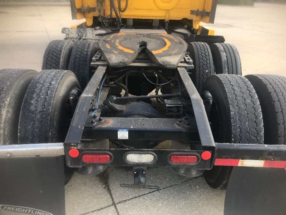 Sleeper Tractor-Heavy Duty Tractors-Freightliner-2022-T12664ST-Corbin-KY-431,754\n\t\tmiles-$ 71,000 - Image 6