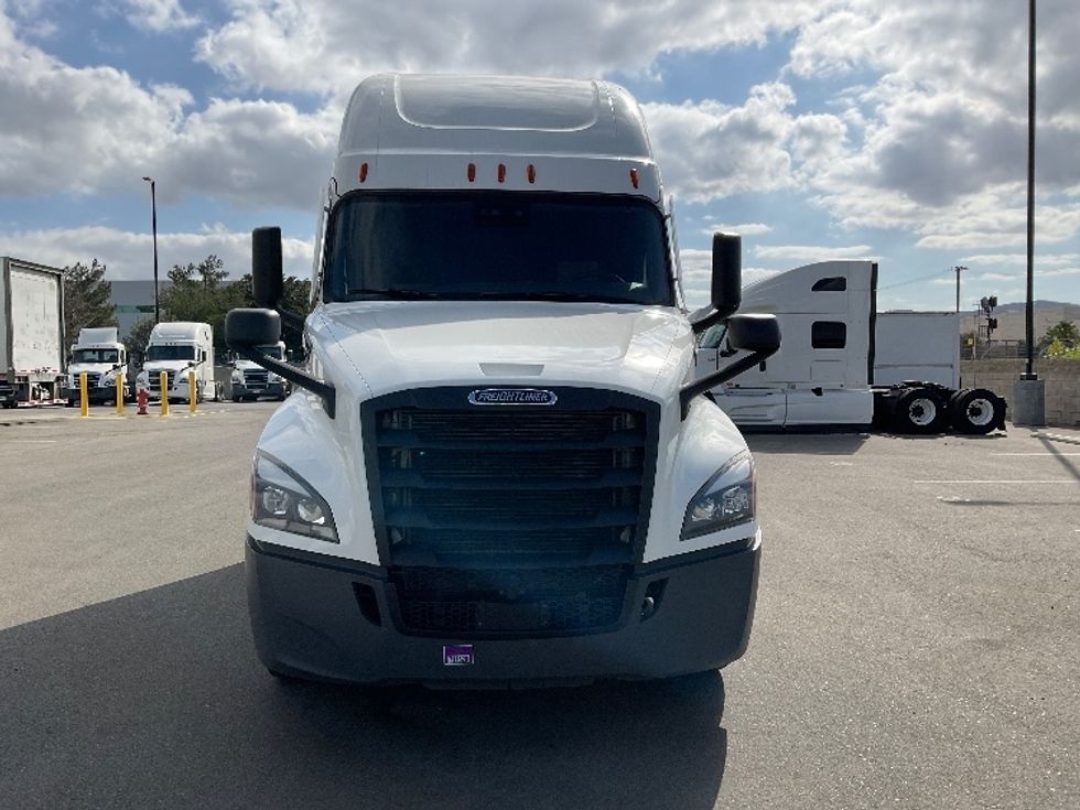 Sleeper Tractor-Heavy Duty Tractors-Freightliner-2022-T12664ST-Corona-CA-506,762\n\t\tmiles-$ 77,750 - Image 2