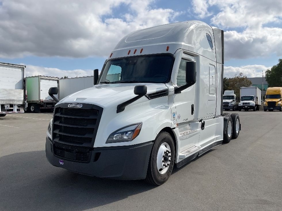 Sleeper Tractor-Heavy Duty Tractors-Freightliner-2022-T12664ST-Corona-CA-506,762\n\t\tmiles-$ 77,750 - Image 3