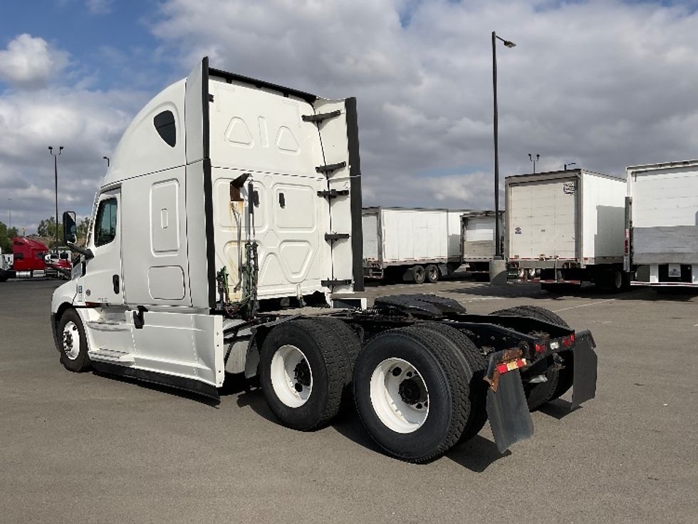 Sleeper Tractor-Heavy Duty Tractors-Freightliner-2022-T12664ST-Corona-CA-506,762\n\t\tmiles-$ 77,750 - Image 5