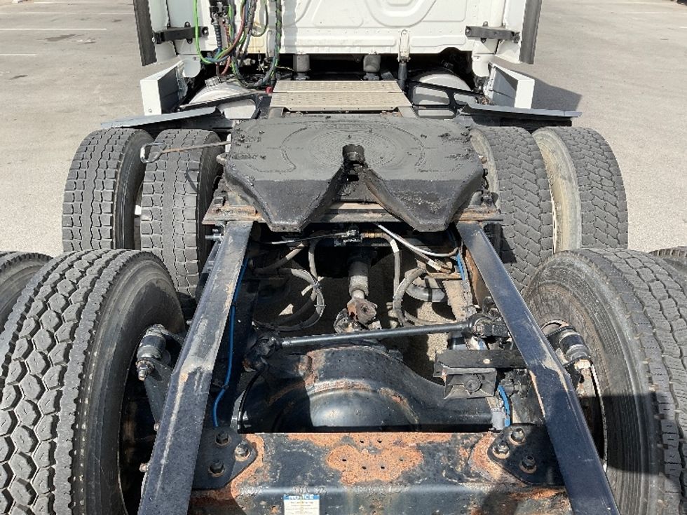 Sleeper Tractor-Heavy Duty Tractors-Freightliner-2022-T12664ST-Corona-CA-506,762\n\t\tmiles-$ 77,750 - Image 6