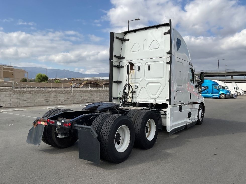 Sleeper Tractor-Heavy Duty Tractors-Freightliner-2022-T12664ST-Corona-CA-506,762\n\t\tmiles-$ 77,750 - Image 7