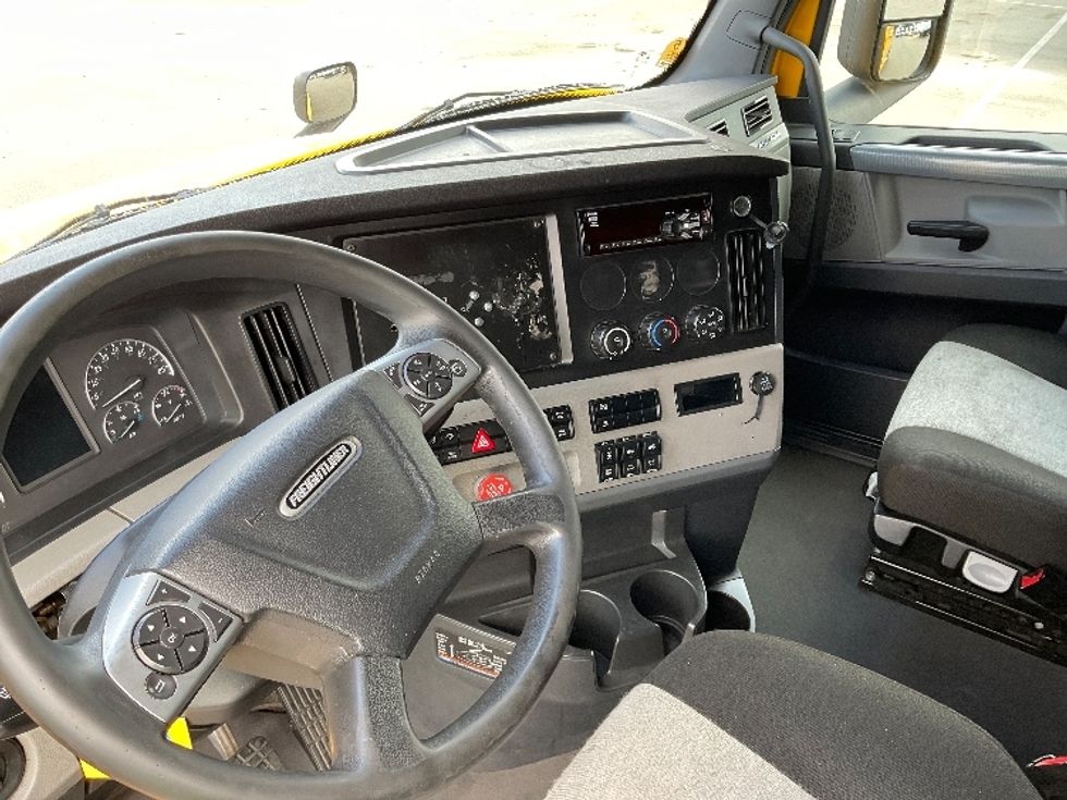Sleeper Tractor-Heavy Duty Tractors-Freightliner-2022-T12664ST-Corona-CA-593,155\n\t\tmiles-$ 63,750 - Image 10