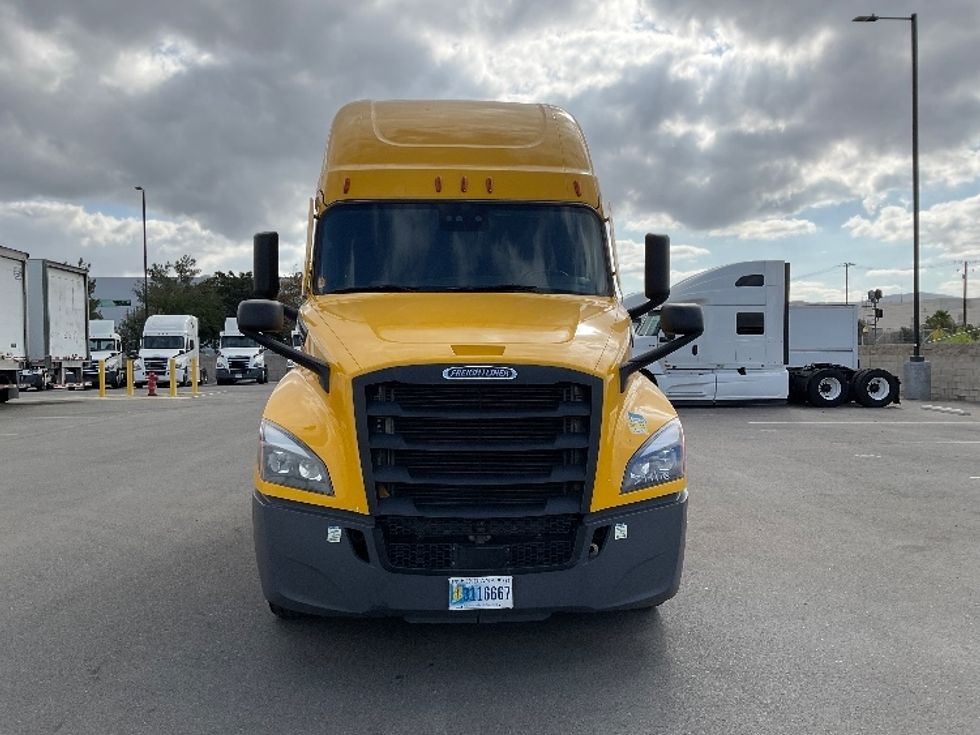 Sleeper Tractor-Heavy Duty Tractors-Freightliner-2022-T12664ST-Corona-CA-593,155\n\t\tmiles-$ 63,750 - Image 2