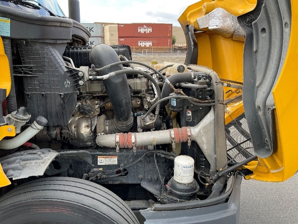 Sleeper Tractor-Heavy Duty Tractors-Freightliner-2022-T12664ST-Corona-CA-593,155\n\t\tmiles-$ 63,750 - Image 20