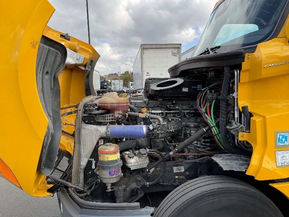 Sleeper Tractor-Heavy Duty Tractors-Freightliner-2022-T12664ST-Corona-CA-593,155\n\t\tmiles-$ 63,750 - Image 21