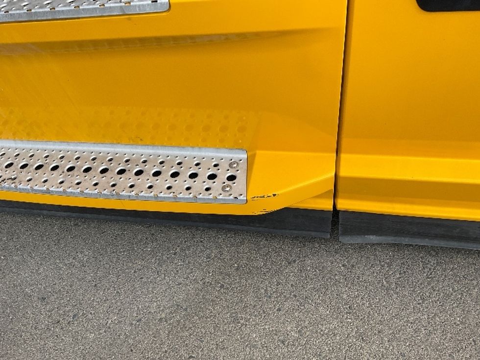 Sleeper Tractor-Heavy Duty Tractors-Freightliner-2022-T12664ST-Corona-CA-593,155\n\t\tmiles-$ 63,750 - Image 22