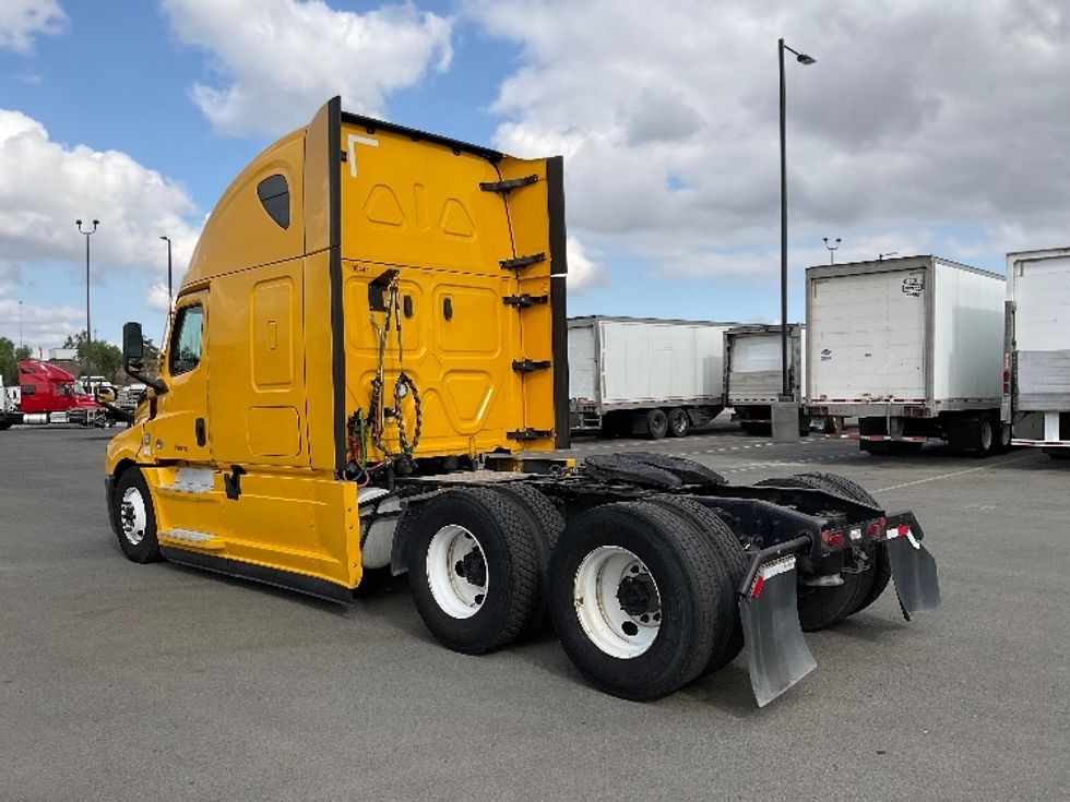 Sleeper Tractor-Heavy Duty Tractors-Freightliner-2022-T12664ST-Corona-CA-593,155\n\t\tmiles-$ 63,750 - Image 5