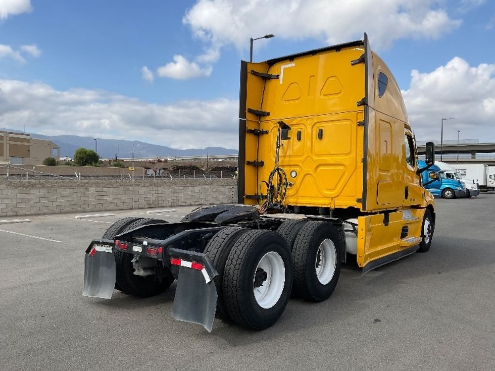 Sleeper Tractor-Heavy Duty Tractors-Freightliner-2022-T12664ST-Corona-CA-593,155\n\t\tmiles-$ 63,750 - Image 7