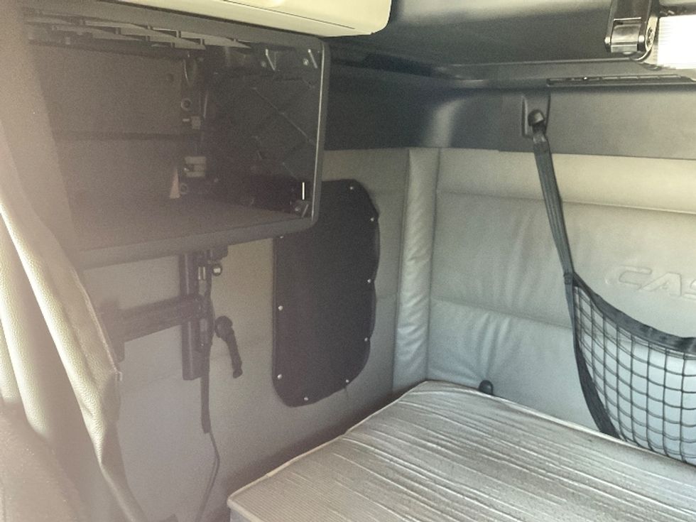 Sleeper Tractor-Heavy Duty Tractors-Freightliner-2022-T12664ST-Corpus Christi-TX-395,639\n\t\tmiles-$ 87,500 - Image 16