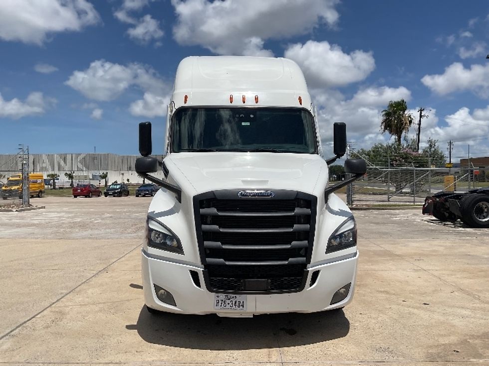 Sleeper Tractor-Heavy Duty Tractors-Freightliner-2022-T12664ST-Corpus Christi-TX-395,639\n\t\tmiles-$ 87,500 - Image 2