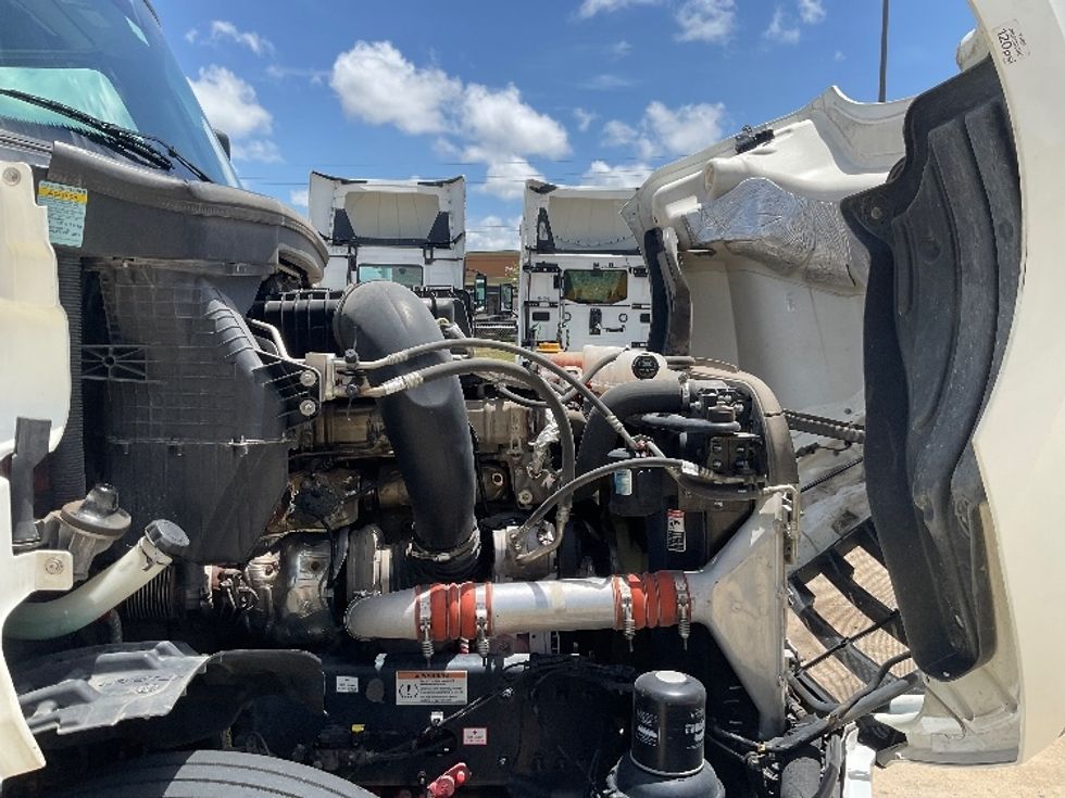 Sleeper Tractor-Heavy Duty Tractors-Freightliner-2022-T12664ST-Corpus Christi-TX-395,639\n\t\tmiles-$ 87,500 - Image 20