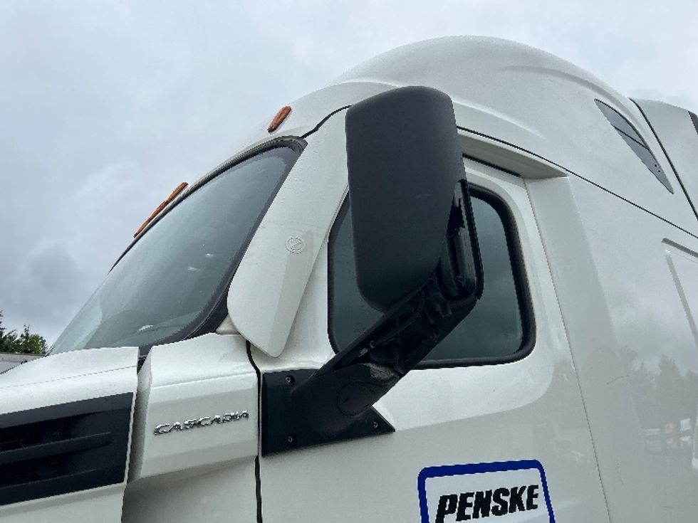 Sleeper Tractor-Heavy Duty Tractors-Freightliner-2022-T12664ST-Cranbury-NJ-541,089\n\t\tmiles-$ 68,500 - Image 22