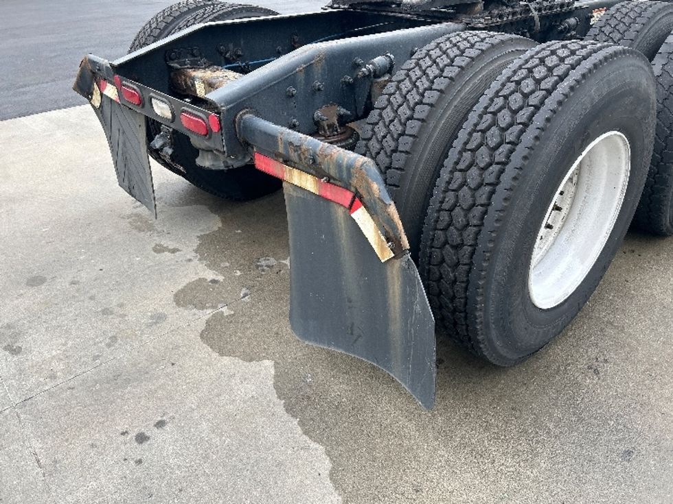 Sleeper Tractor-Heavy Duty Tractors-Freightliner-2022-T12664ST-Cranbury-NJ-541,089\n\t\tmiles-$ 68,500 - Image 24