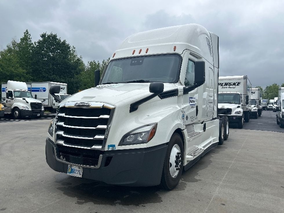 Sleeper Tractor-Heavy Duty Tractors-Freightliner-2022-T12664ST-Cranbury-NJ-541,089\n\t\tmiles-$ 68,500 - Image 3