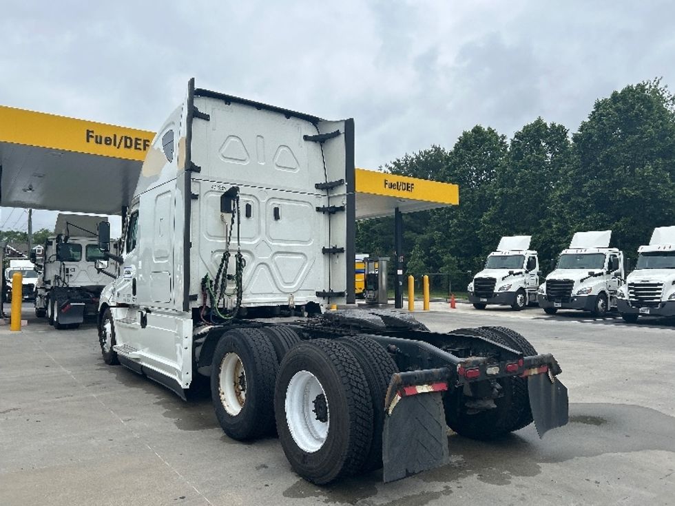 Sleeper Tractor-Heavy Duty Tractors-Freightliner-2022-T12664ST-Cranbury-NJ-541,089\n\t\tmiles-$ 68,500 - Image 5