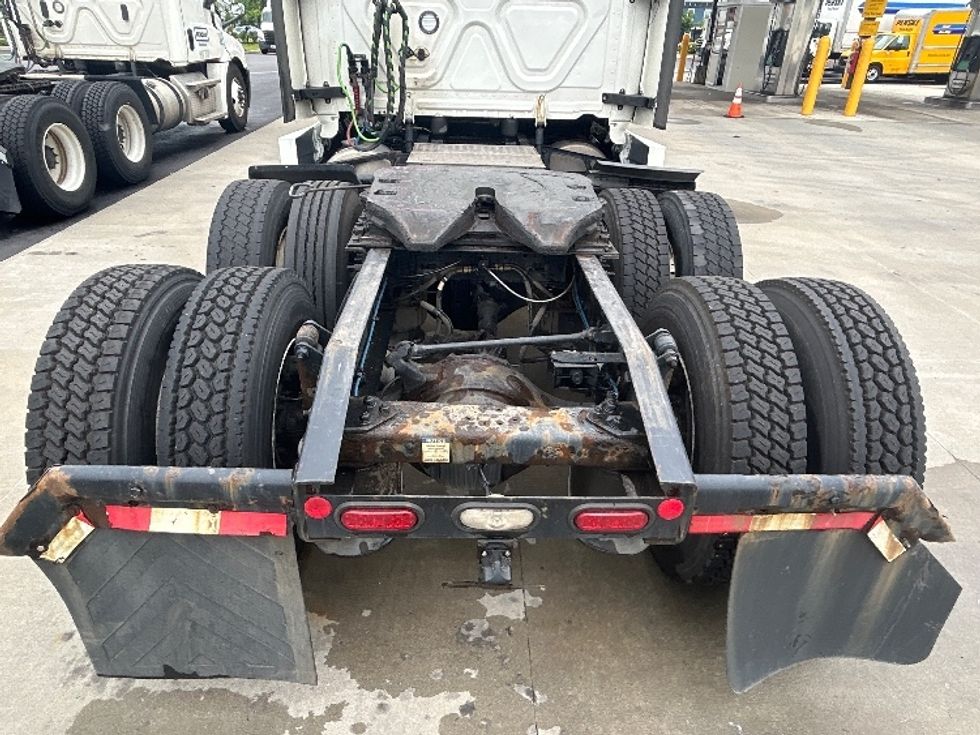 Sleeper Tractor-Heavy Duty Tractors-Freightliner-2022-T12664ST-Cranbury-NJ-541,089\n\t\tmiles-$ 68,500 - Image 6