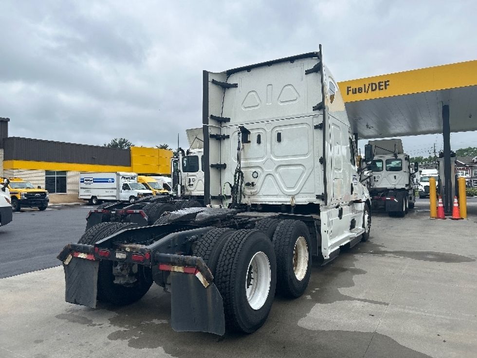 Sleeper Tractor-Heavy Duty Tractors-Freightliner-2022-T12664ST-Cranbury-NJ-541,089\n\t\tmiles-$ 68,500 - Image 7