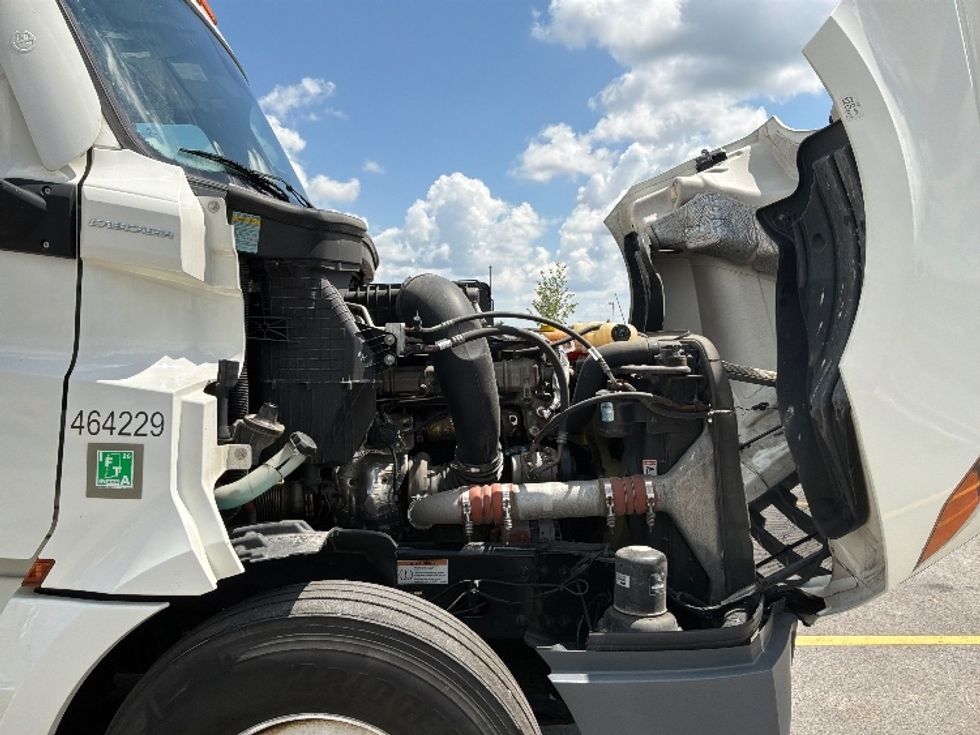Sleeper Tractor-Heavy Duty Tractors-Freightliner-2022-T12664ST-Crown Point-IN-516,270\n\t\tmiles-$ 73,500 - Image 20