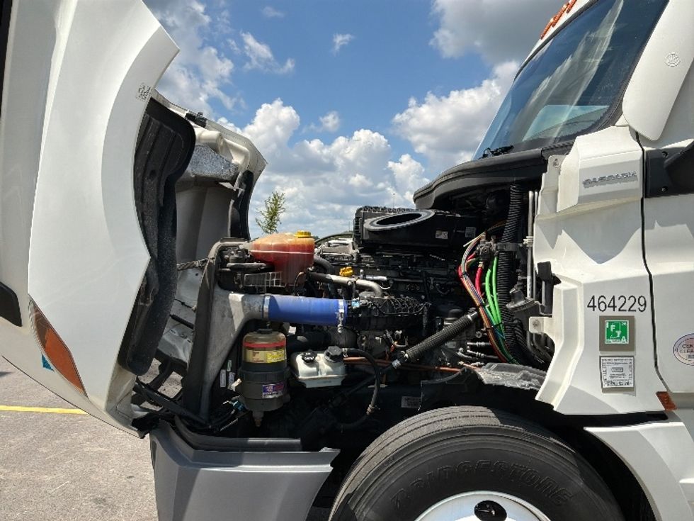 Sleeper Tractor-Heavy Duty Tractors-Freightliner-2022-T12664ST-Crown Point-IN-516,270\n\t\tmiles-$ 73,500 - Image 21