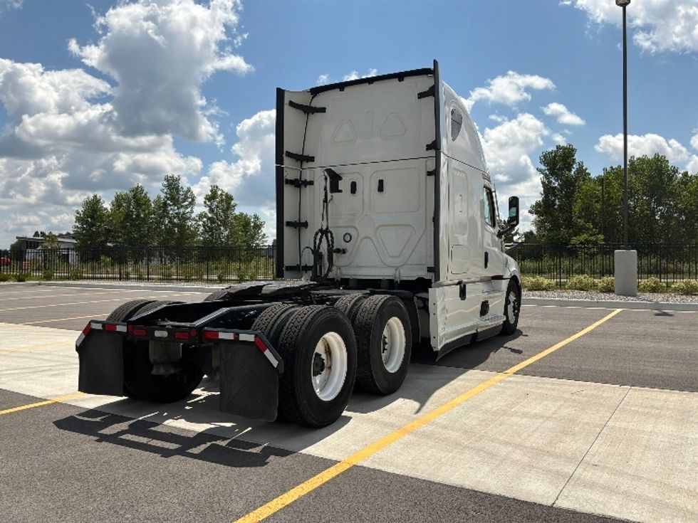 Sleeper Tractor-Heavy Duty Tractors-Freightliner-2022-T12664ST-Crown Point-IN-516,270\n\t\tmiles-$ 73,500 - Image 7