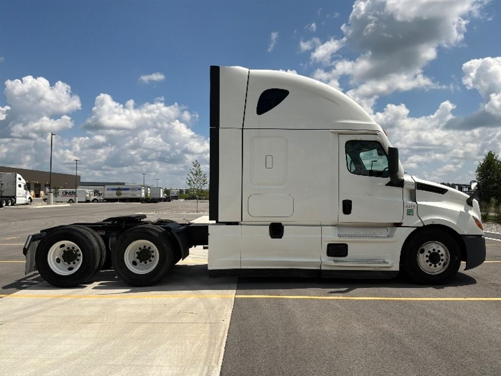 Sleeper Tractor-Heavy Duty Tractors-Freightliner-2022-T12664ST-Crown Point-IN-516,270\n\t\tmiles-$ 73,500 - Image 8