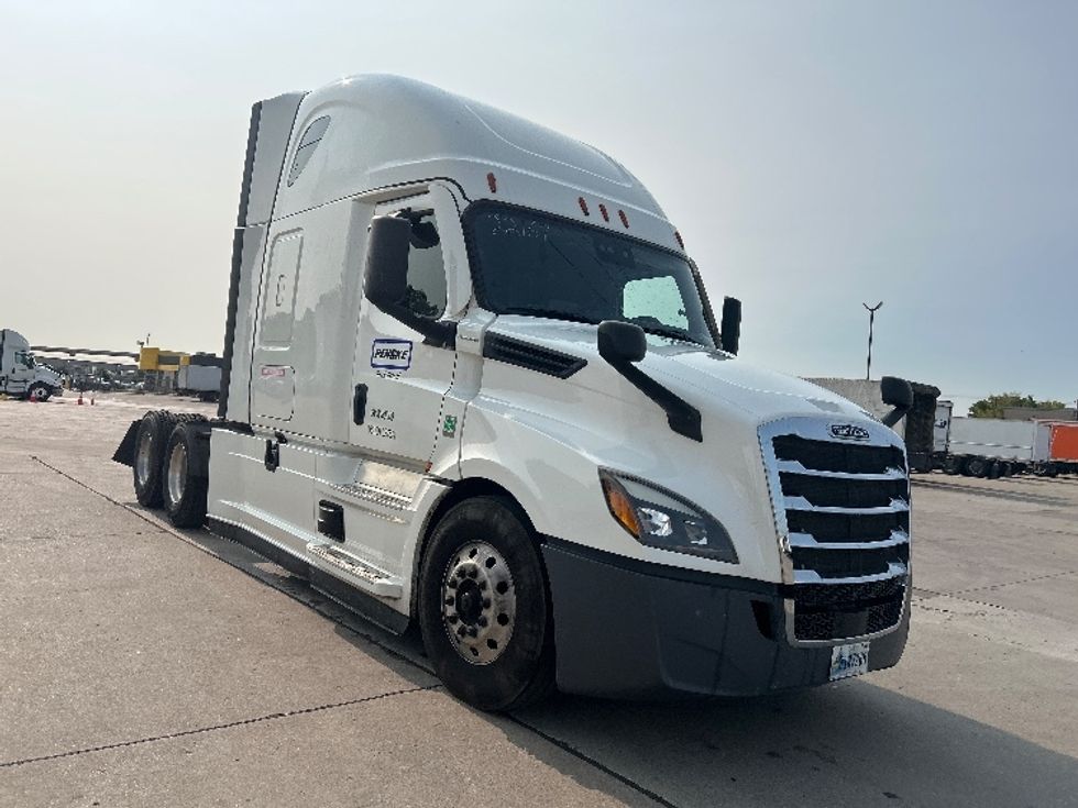 Sleeper Tractor-Heavy Duty Tractors-Freightliner-2022-T12664ST-Dallas-TX-371,682\n\t\tmiles-$ 92,750 - Image 1
