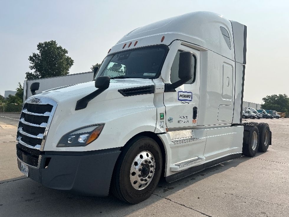 Sleeper Tractor-Heavy Duty Tractors-Freightliner-2022-T12664ST-Dallas-TX-371,682\n\t\tmiles-$ 92,750 - Image 3