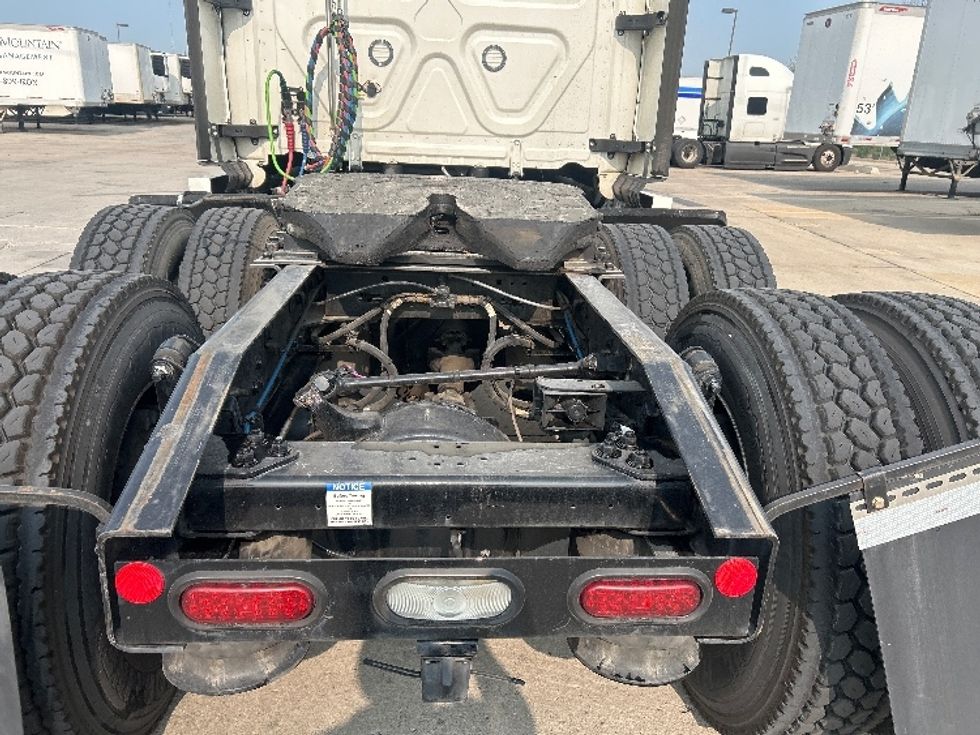 Sleeper Tractor-Heavy Duty Tractors-Freightliner-2022-T12664ST-Dallas-TX-371,682\n\t\tmiles-$ 92,750 - Image 6