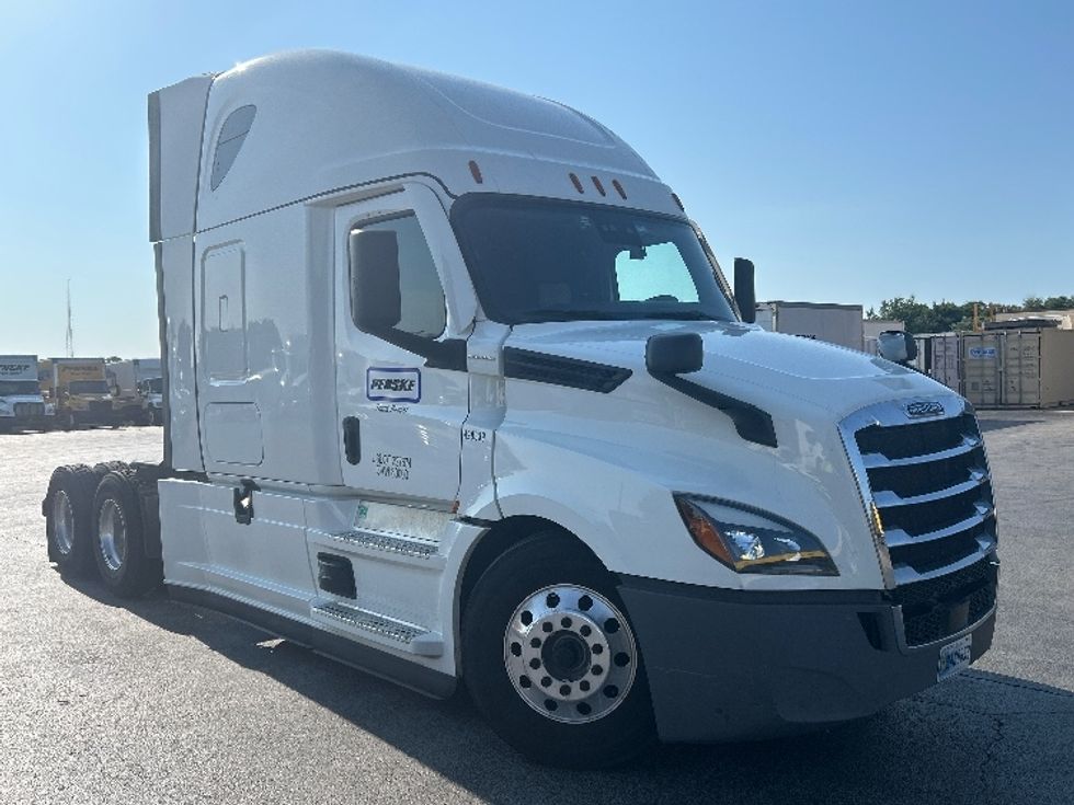 Sleeper Tractor-Heavy Duty Tractors-Freightliner-2022-T12664ST-Dallas-TX-475,731\n\t\tmiles-$ 78,500 - Image 1