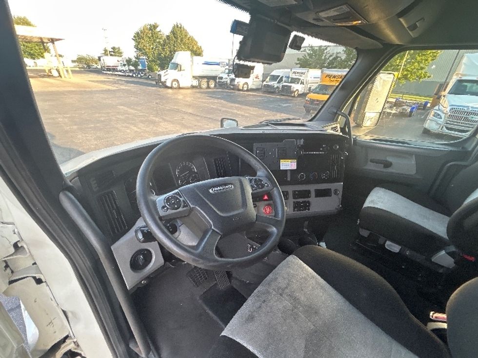 Sleeper Tractor-Heavy Duty Tractors-Freightliner-2022-T12664ST-Dallas-TX-475,731\n\t\tmiles-$ 78,500 - Image 10