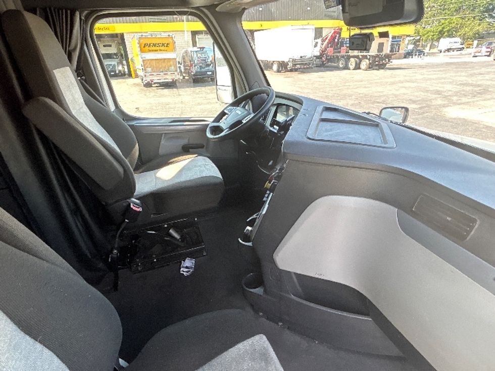 Sleeper Tractor-Heavy Duty Tractors-Freightliner-2022-T12664ST-Dallas-TX-475,731\n\t\tmiles-$ 78,500 - Image 15