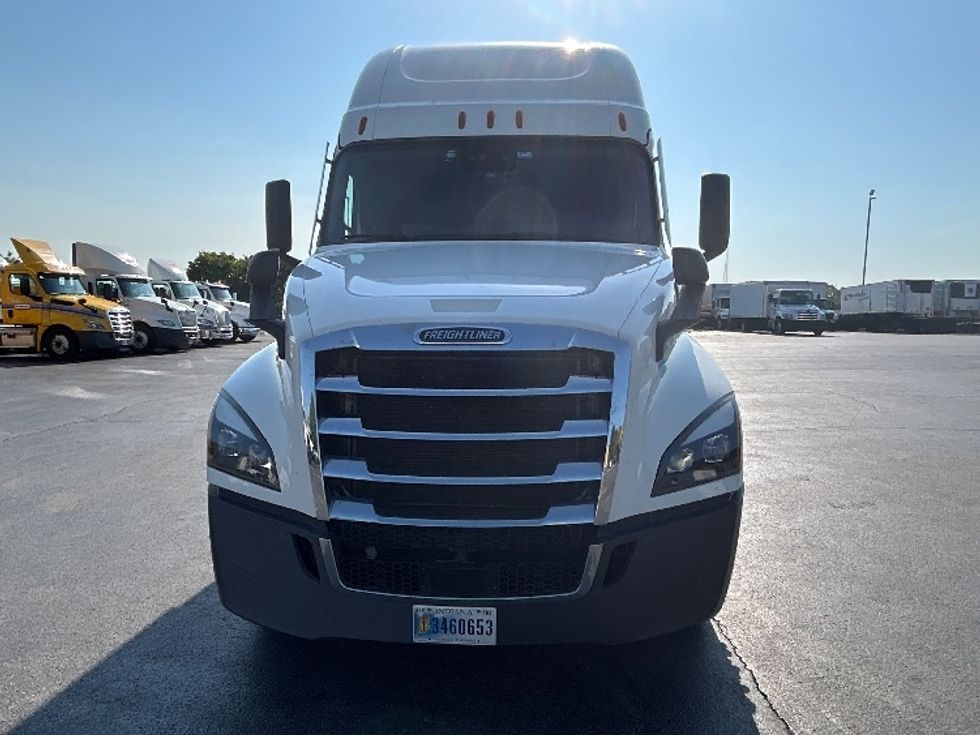 Sleeper Tractor-Heavy Duty Tractors-Freightliner-2022-T12664ST-Dallas-TX-475,731\n\t\tmiles-$ 78,500 - Image 2