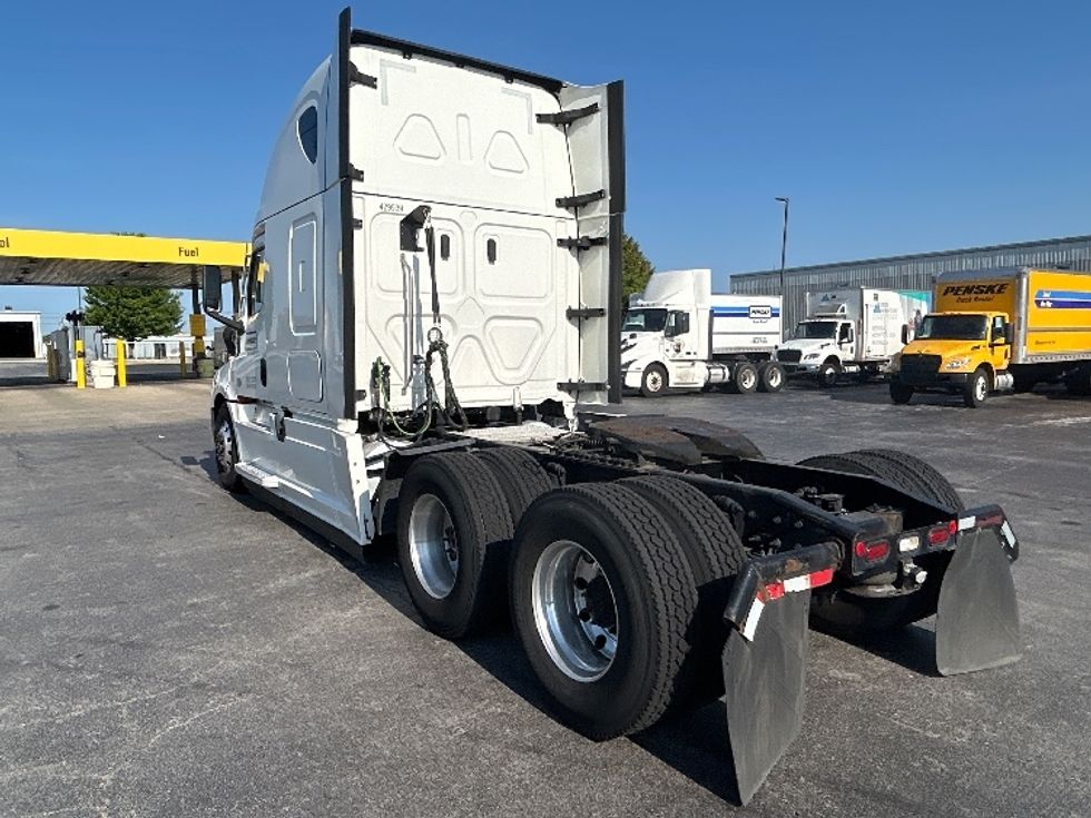 Sleeper Tractor-Heavy Duty Tractors-Freightliner-2022-T12664ST-Dallas-TX-475,731\n\t\tmiles-$ 78,500 - Image 5