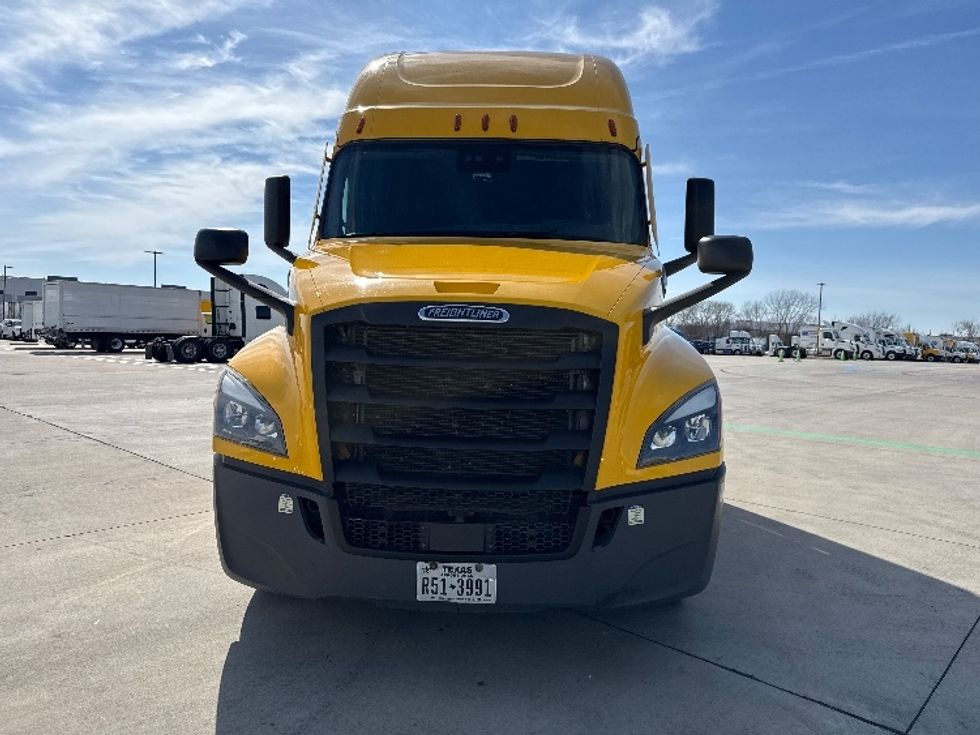Sleeper Tractor-Heavy Duty Tractors-Freightliner-2022-T12664ST-Dallas-TX-477,223\n\t\tmiles-$ 69,250 - Image 2