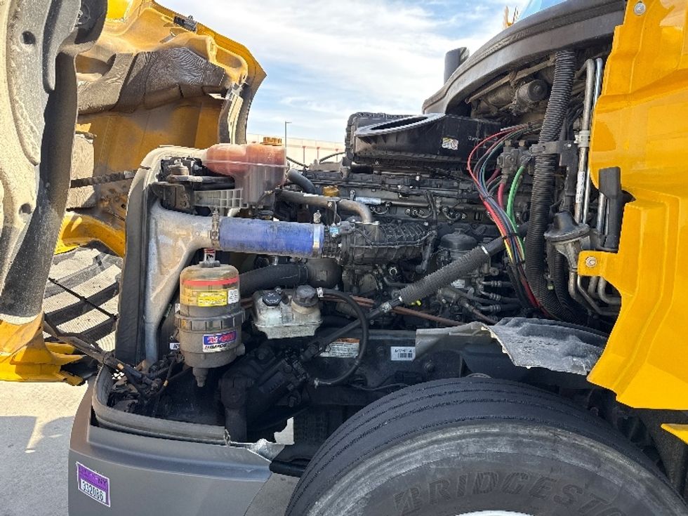 Sleeper Tractor-Heavy Duty Tractors-Freightliner-2022-T12664ST-Dallas-TX-477,223\n\t\tmiles-$ 69,250 - Image 21