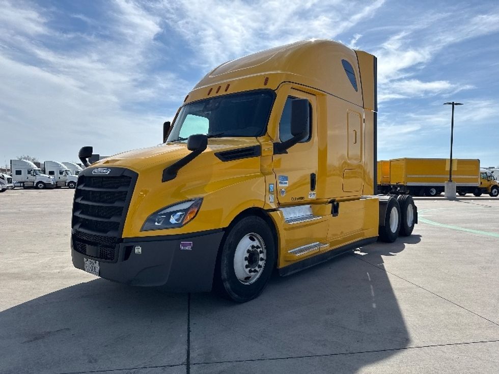 Sleeper Tractor-Heavy Duty Tractors-Freightliner-2022-T12664ST-Dallas-TX-477,223\n\t\tmiles-$ 69,250 - Image 3